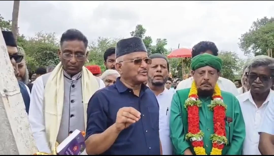₹12 ಲಕ್ಷ ವೆಚ್ಚದ ವಿದ್ಯುತ್ ದೀಪಗಳ ಸಂಪರ್ಕಕ್ಕೆ ಚಾಲನೆ; ದರ್ಗಾ ವಿಚಾರದಲ್ಲಿ ಶಾಸಕರ ಹಸ್ತಕ್ಷೇಪ ಆರೋಪ